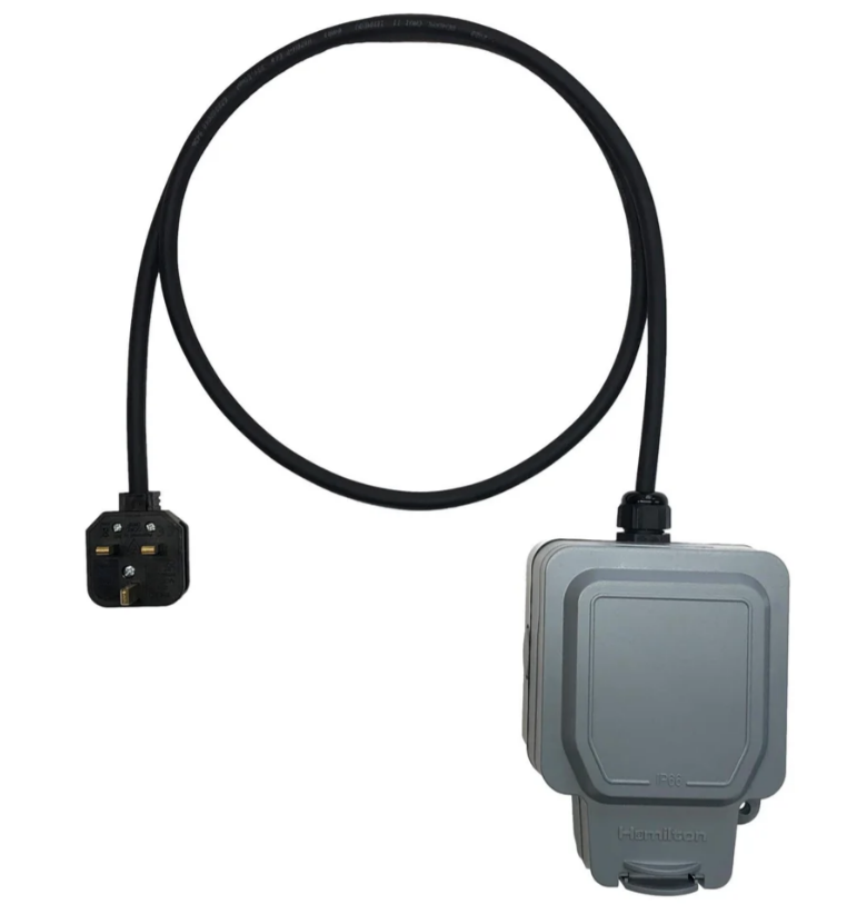 13A weatherproof extension lead by Third Rock Energy, 5 metres long, featuring durable outdoor-rated design and multiple sockets.
